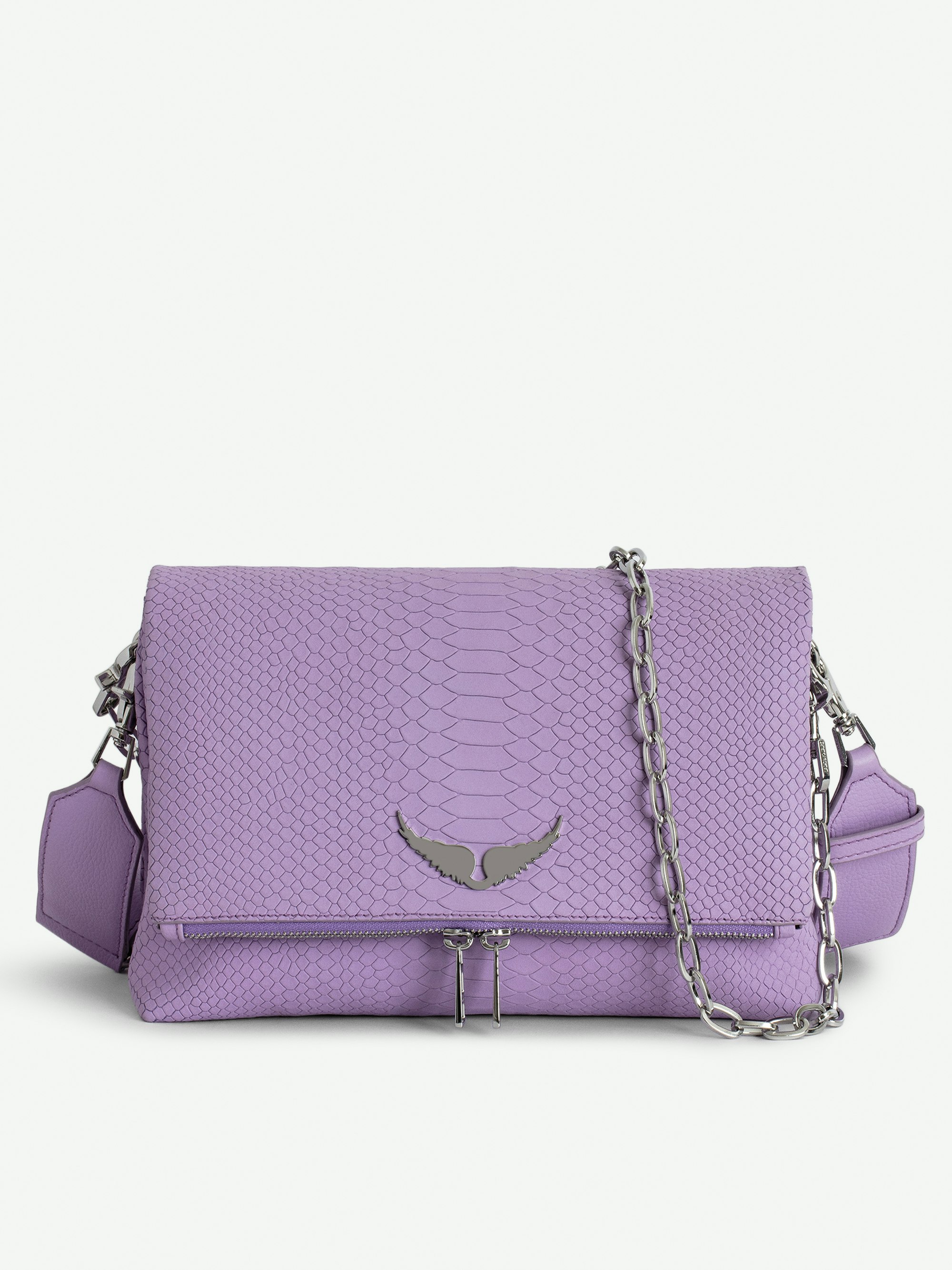 Tasche Rocky Soft Savage - Violette Handtasche aus Leder in Python-Optik mit Schulterriemen, Kette und Flügel-Charm.