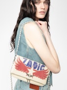 Pochette Rock - Pochette aus genarbtem Leder mit doppelter Kette aus Leder und Metall und mit Strass verzierten Flügeln.