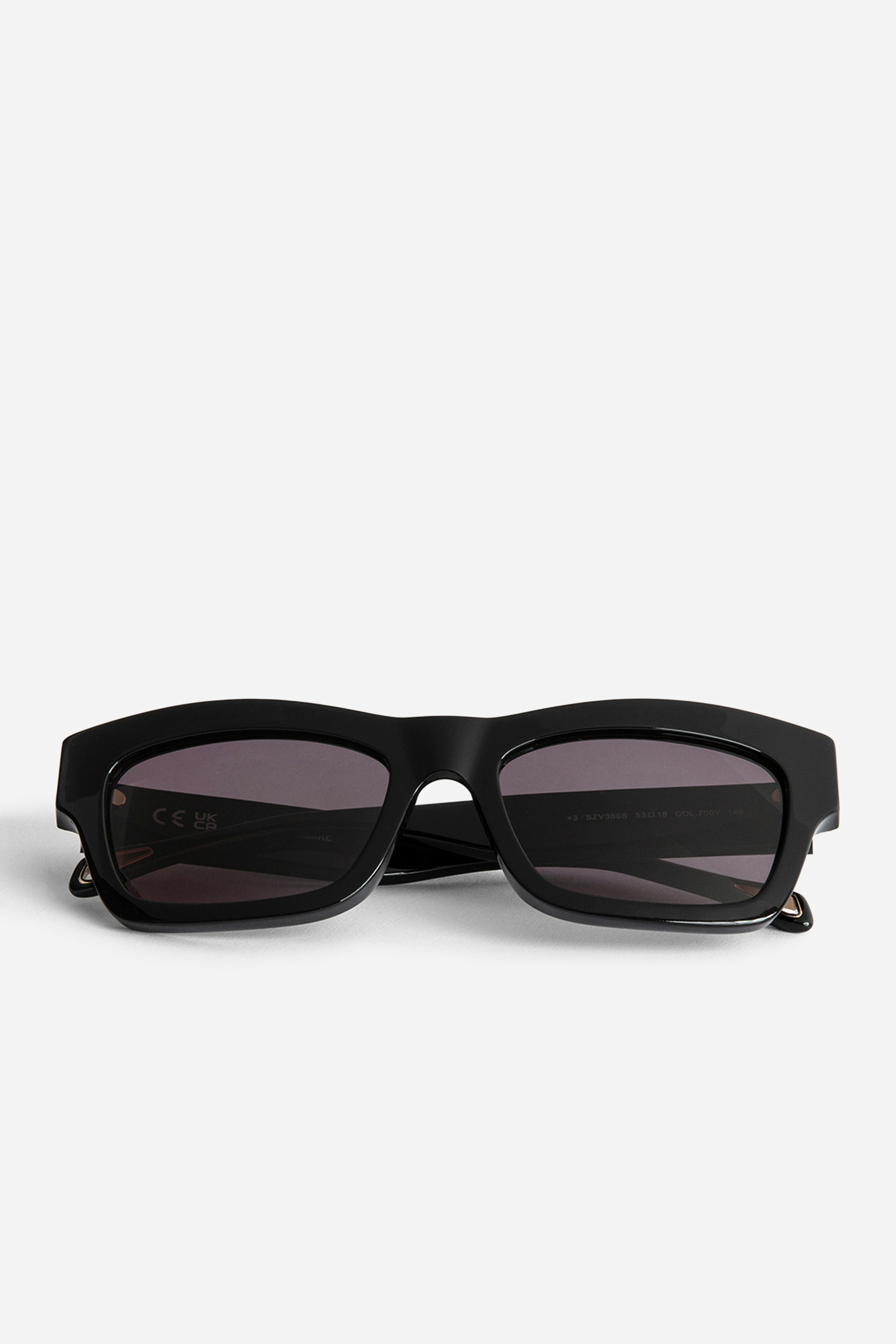 Gafas de sol ZV23H1 - Gafas de sol unisex rectangulares de color negro con el logotipo ZV en las patillas y tachuelas en la montura.