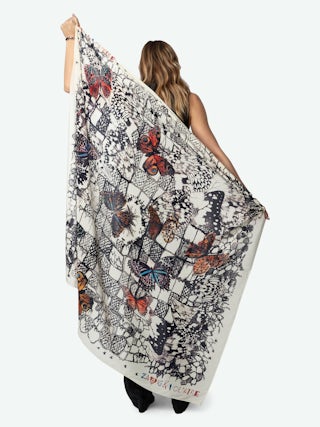 Blondie Butterfly Lace 130 Schal - Cremefarbener Seidenschal mit Schmetterlings- und Spitzendruck.