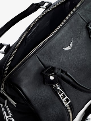 Sunny Medium Bag - Iconic sunny medium bag in grained leather with adjustable and removable shoulder strap.