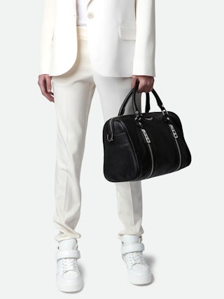 Sunny Medium Bag - Iconic sunny medium bag in grained leather with adjustable and removable shoulder strap.