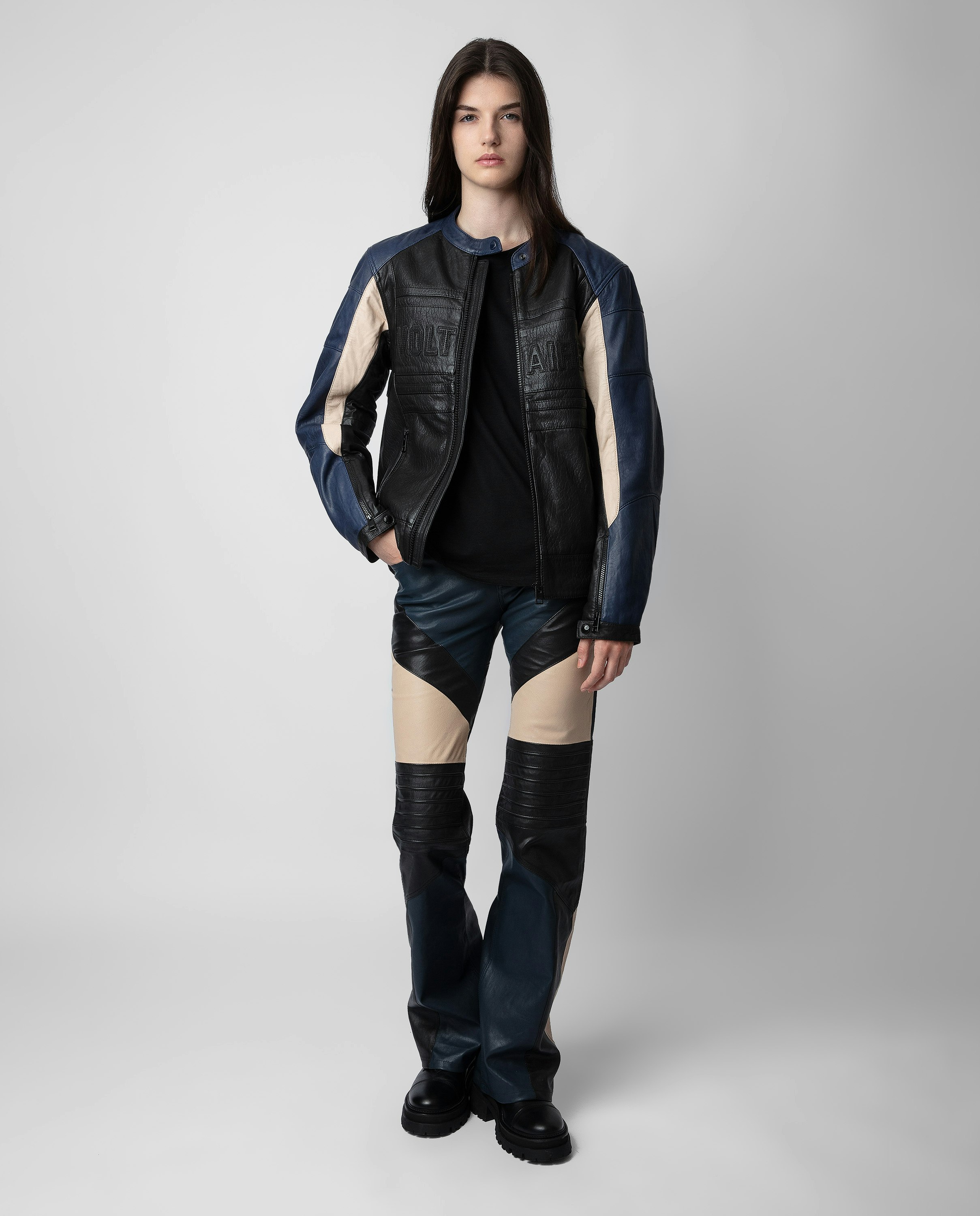 Blouson Late Biker Cuir - Blouson en cuir noir contrasté orné d'une signature Voltaire unisexe.