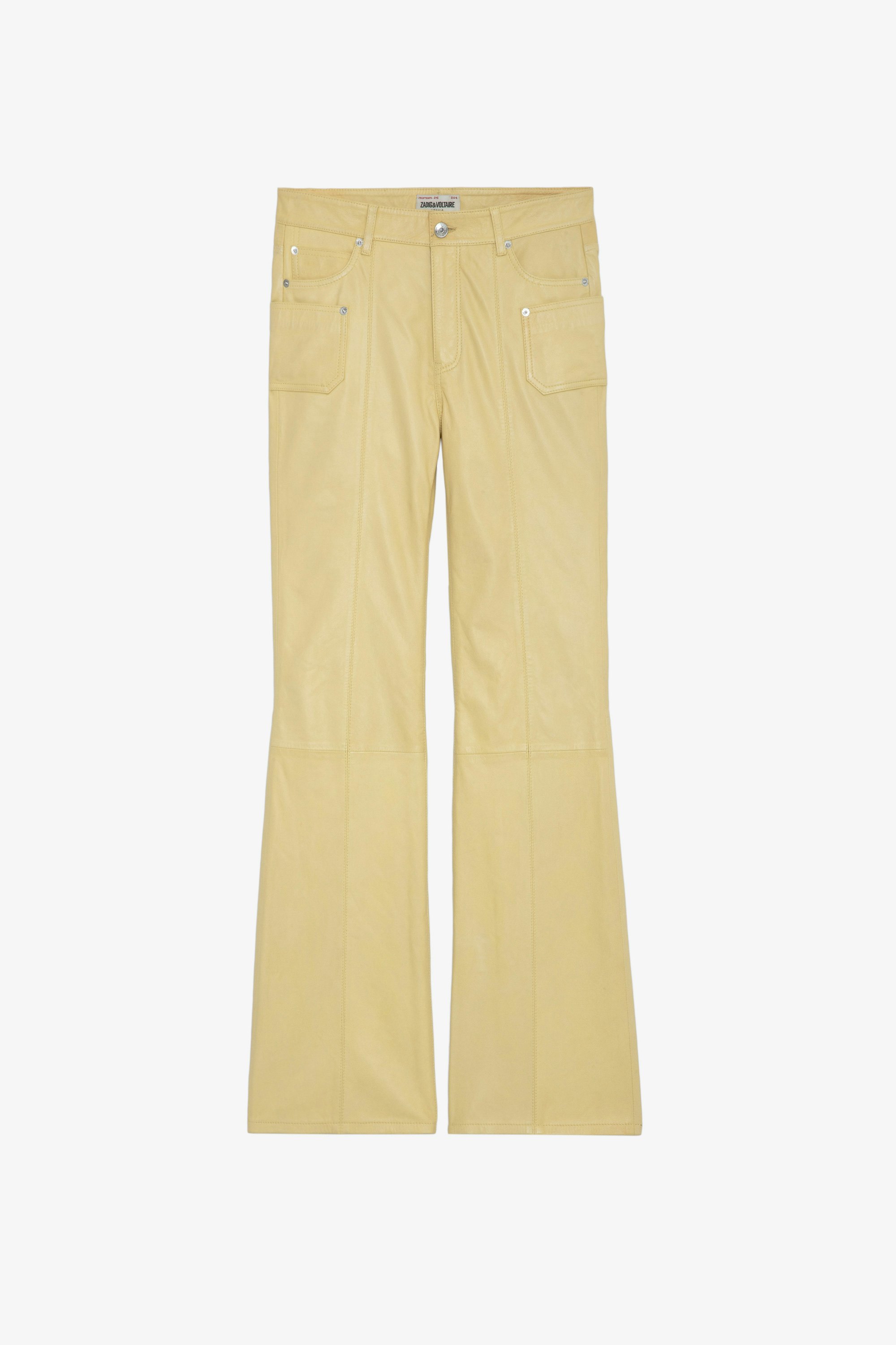 Pantalón de Piel Elvir - Pantalón amarillo claro de piel lisa con bajos acampanados y bolsillos.