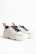 KIDS’ BLAZE SNEAKERS - Girls’ white sneakers.