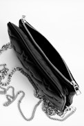 Pochette Rock ZV - Pochette noire matelassée femme en cuir