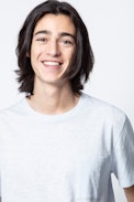 T-Shirt Tommy - Blaues Herren-T-Shirt mit Brusttasche.