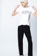 Camiseta Tom Art 3D Strass - Camiseta blanca para mujer con detalles de strass.