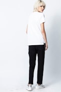 Camiseta Tom Art 3D Strass - Camiseta blanca para mujer con detalles de strass.