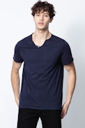 Monastir Jormi T-shirt - Men’s navy blue T-shirt with motif on the back.