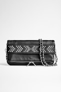 Clutch Rock Strap - Clutch aus schwarzem genarbtem Leder mit Nieten