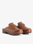 Azora Clogs - Leather clogs with wooden heel adorned with a wing charm chain.
