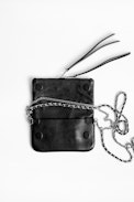 Pochette Rock Nano Heart - Mini pochette noire femme en cuir grainé.