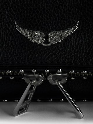 Pochette Rock Nano Studs - Pochette iconique Rock Nano en cuir noir et clous argentés.