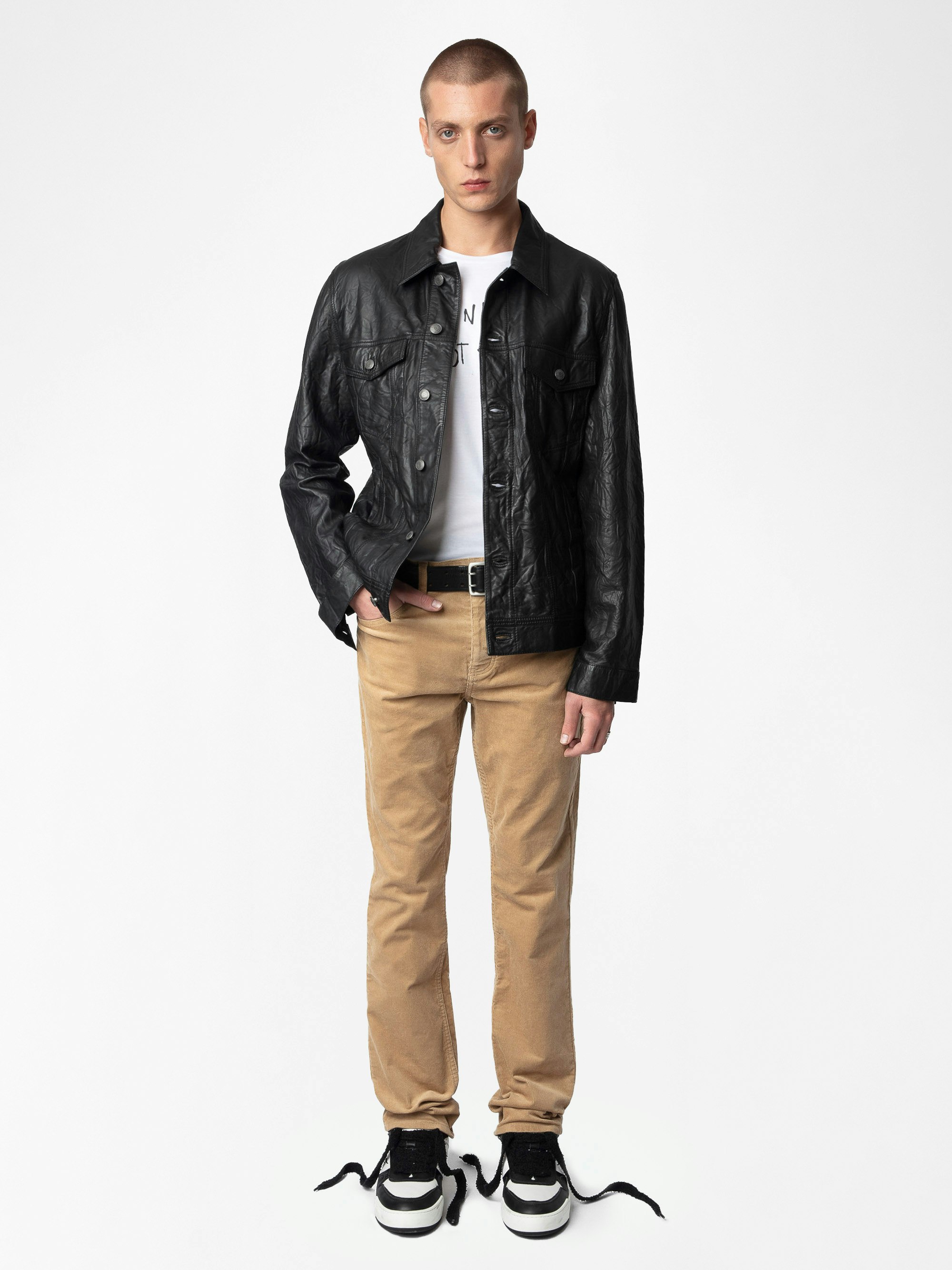 Hose Steeve Cord - Eng anliegende Hose aus cordähnlichem, abgenutztem hellbraunem Velours.