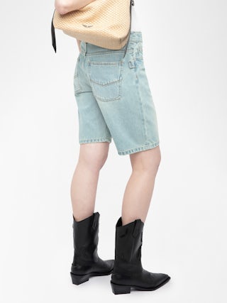 Short Sady Denim - Denim-Bermudashorts mit mehreren Taschen.