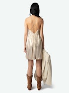 Robe Rayonna Satin - Robe courte plissée esprit lingerie en satin, et bretelles croisées ajustables.