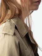 Parka Klimi - Parka in stile militare in cotone lavato, con tasche multiple e firma ad ala sulla schiena.