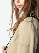 Parka Klimi - Parka in stile militare in cotone lavato, con tasche multiple e firma ad ala sulla schiena.
