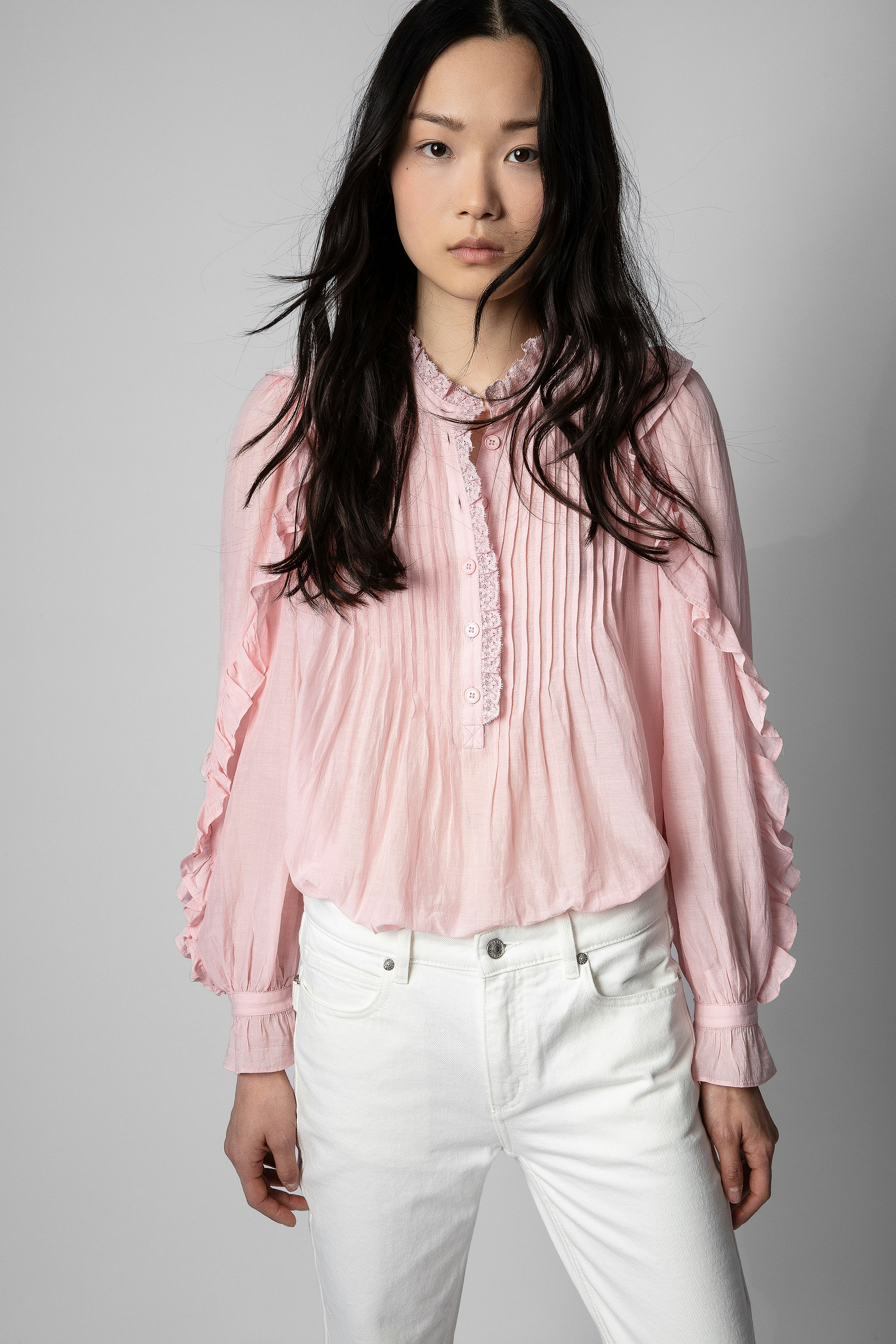 Timmy ブラウズ - Women's pink cotton blouse with ruffles
