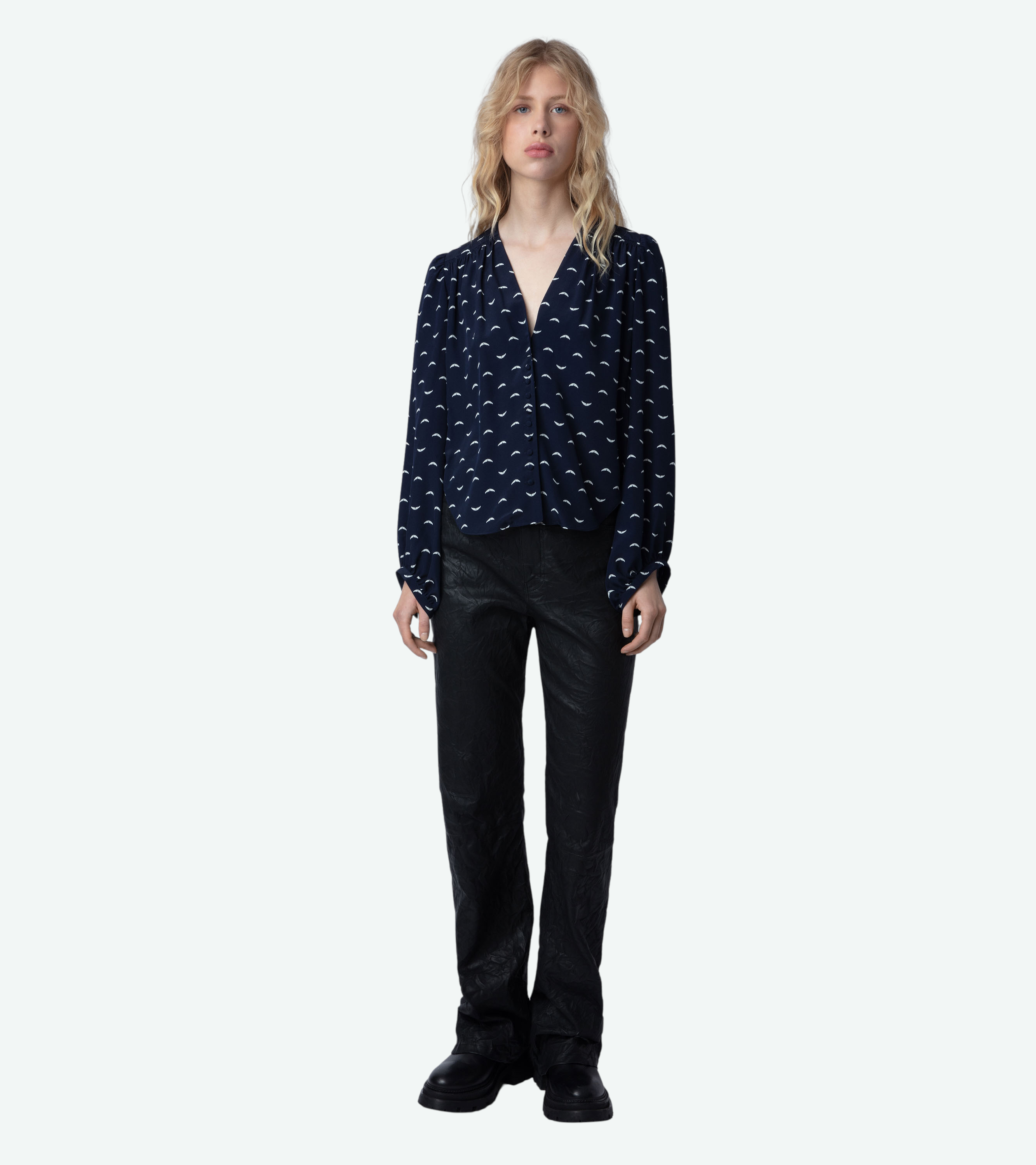 Blouse Turin Soie - Blouse en soie bleue marine ornée d'un imprimé ailes.