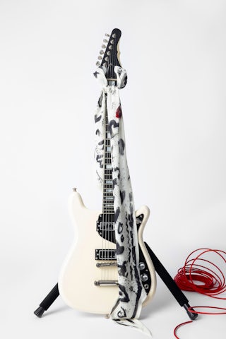 Schal Jessie Love 130 - Seidentuch mit Herzaufdruck.