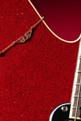 Rock Bracelet - Chain bracelet with wings in brass and rhinestones.