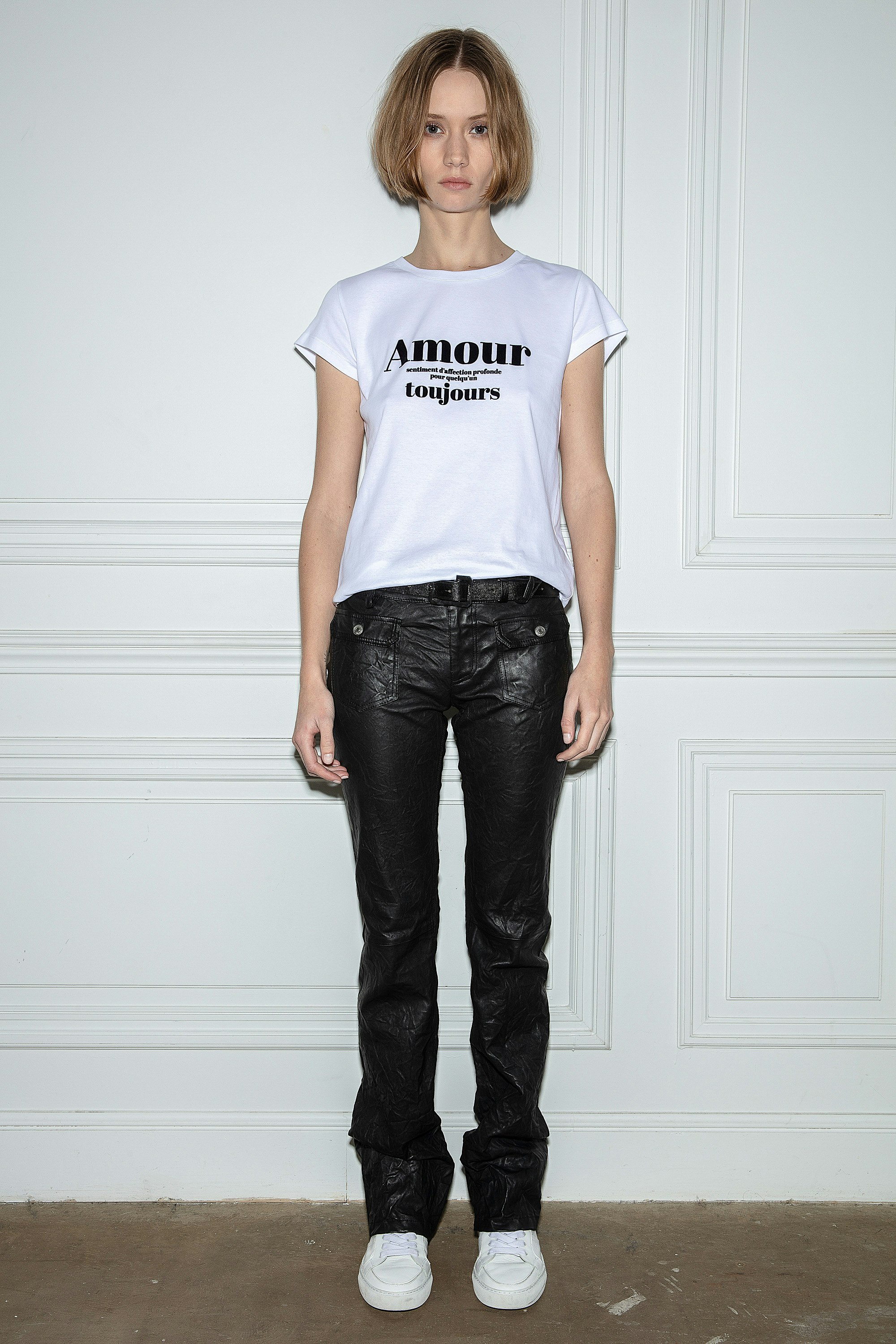 T-Shirt Skinny Amour Toujours Damen-T-Shirt aus weißer Baumwolle mit kontrastierendem Printmotiv „Amour Toujours“